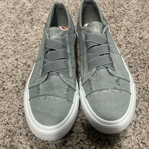 Women’s Blowfish Canvas Shoes - Size 8.5